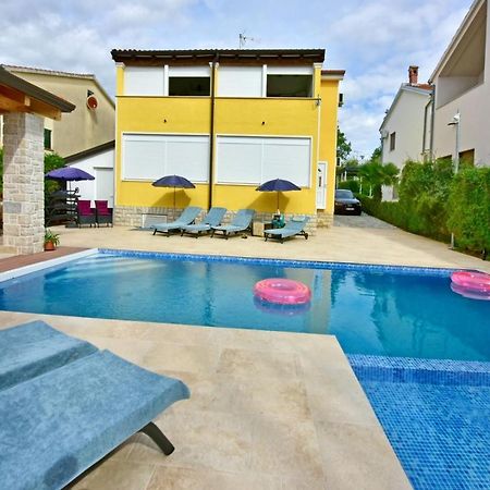 Apartments House Anna For Max 13 Persons In Porec, Pet Friendly Exterior photo