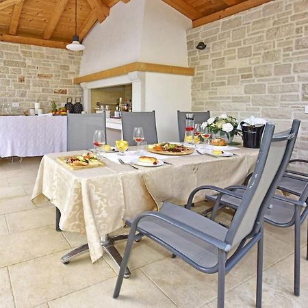 Apartments House Anna For Max 13 Persons In Porec, Pet Friendly Exterior photo