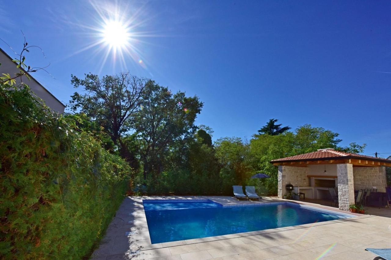 Apartments House Anna For Max 13 Persons In Porec, Pet Friendly Exterior photo