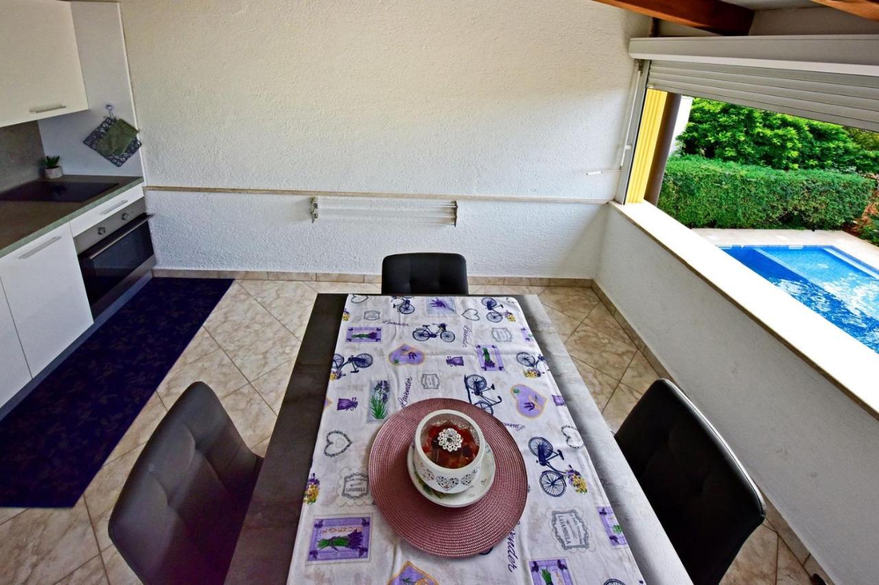 Apartments House Anna For Max 13 Persons In Porec, Pet Friendly Exterior photo